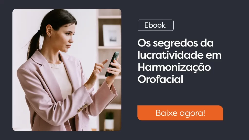 mulher verificando seu smartphone