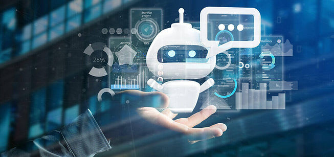 Chatbot para clínicas. Gestor de clínica segurando robô chatbot com código binário ao fundo.