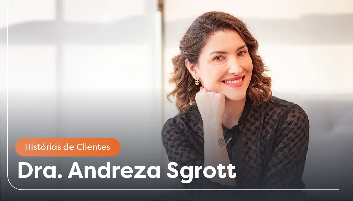 Dra. Andreza Sgrott sorrindo.
