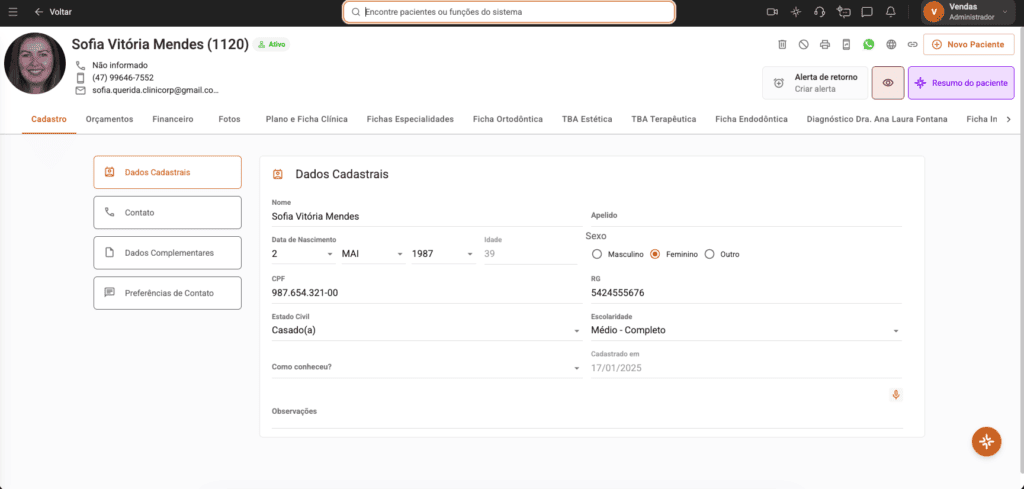 Tela de prontuário eletrônico do software odontológico Clinicorp.