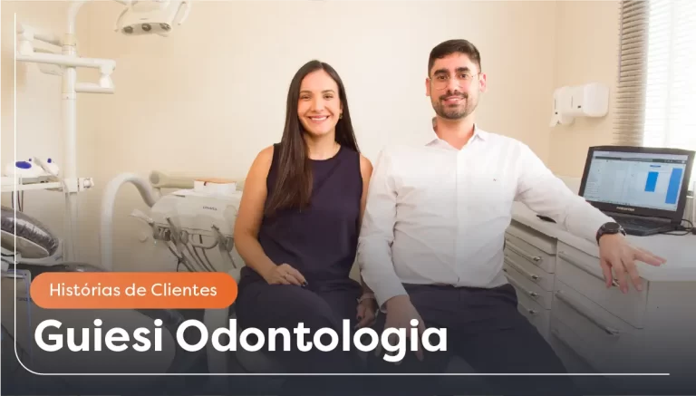 Equipe da Guiesi Odontologia no consultório, representando o sucesso da clínica com gestão inteligente
