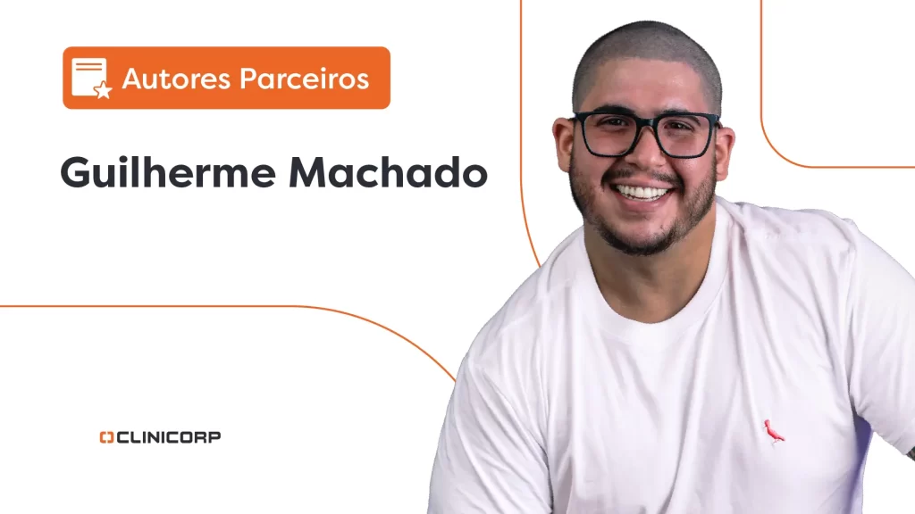 Banner com o título 'Autores Parceiros' e a foto de Guilherme Machado sorrindo, usando óculos e camiseta branca. A imagem possui elementos gráficos em laranja e branco, com o logotipo da Clinicorp no canto inferior esquerdo.