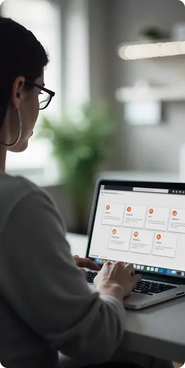 software odontologico. Mulher de costas enquanto trabalha em computador num escritório