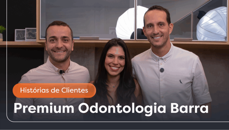 Gestão estratégica. Imagem dos doutores Gustavo, Ana e Ricardo, consecutivamente. Abaixo dos três, há um lettering escrito “História de Clientes” e outro escrito “Premium Odontologia Barra”
