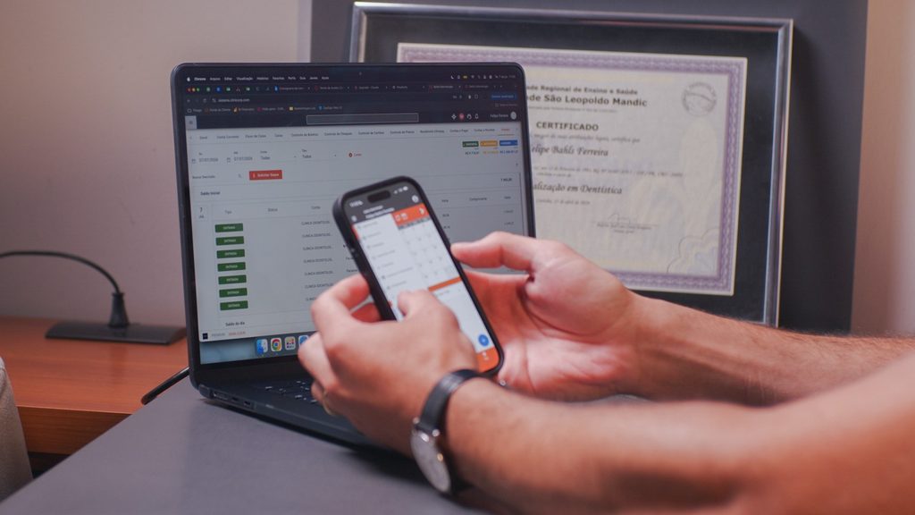 Felipe Bahls acompanha boletos e antecipação de recebíveis no Clinipay, plataforma financeira do software odontológico Clinicorp, para aumentar faturamento da clínica odontológica.
