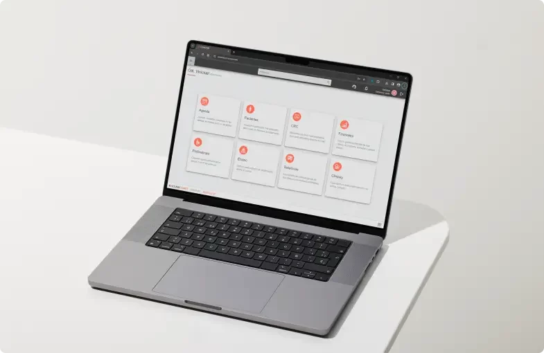 Planos Clinicorp. Fotografia de um notebook com o sistema Clinicorp aberto na tela.